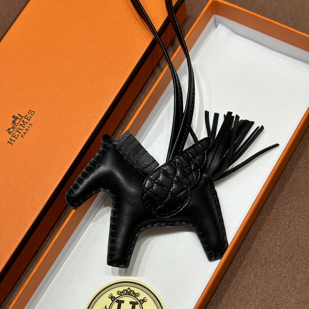 HERMES 爱马仕 【现货】 小马挂件 89 Nior 经典黑 现货 进口蜜蜡线 全手工制作