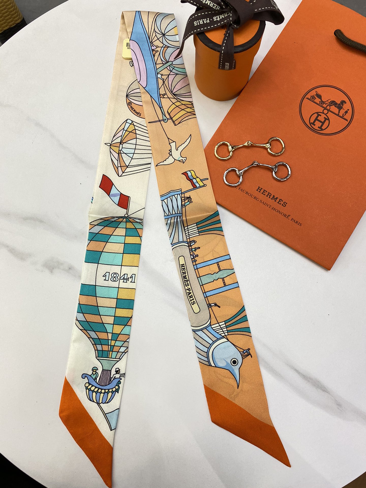 Hermes Maxi twilly Size：5*86cm 100%桑蚕丝 领带、包链、腰带等随意搭配