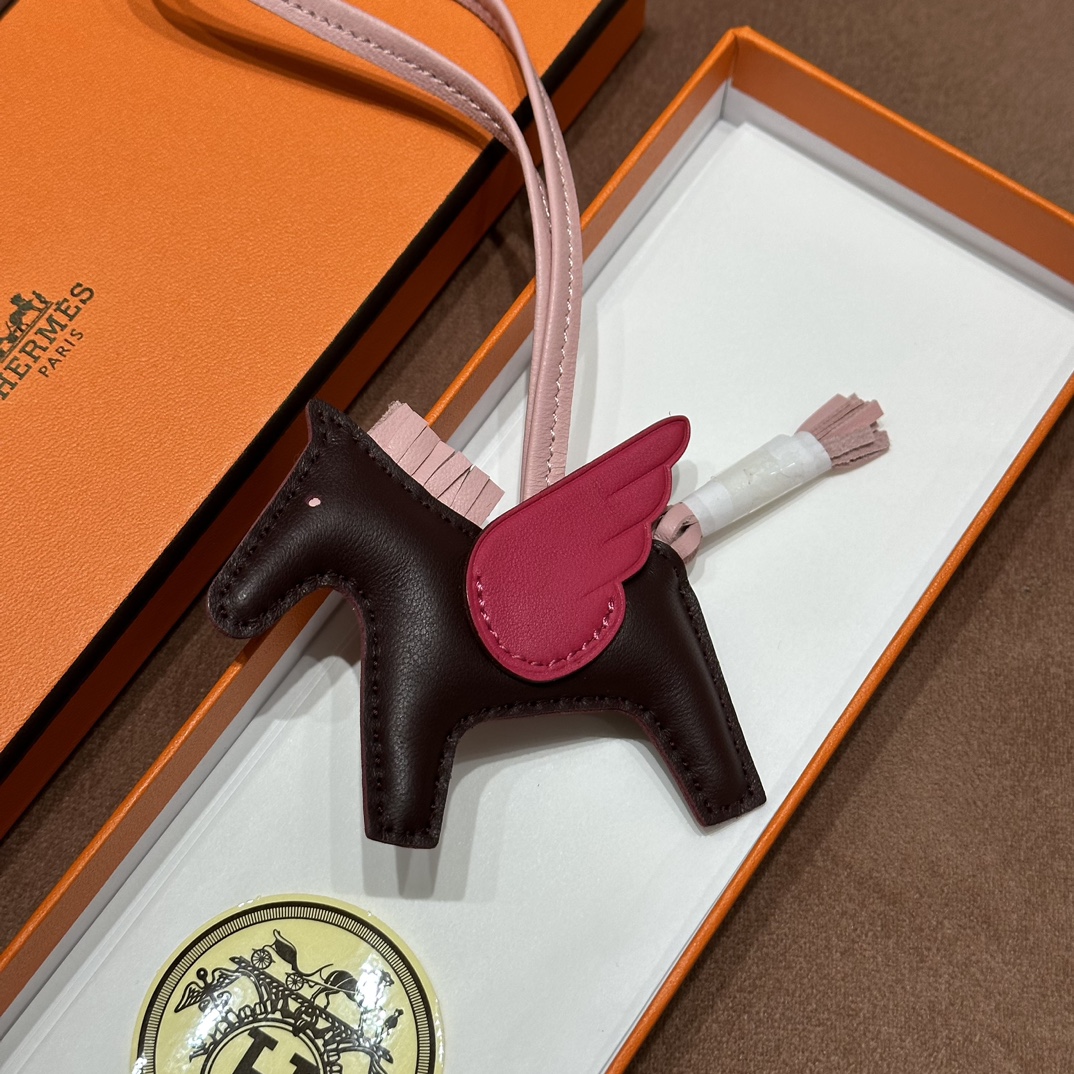HERMES 爱马仕 【现货】 小马挂件 46 EBONE乌木 5J Fushsia桃红色 5P Pink樱花粉 现货 进口蜜蜡线 全手工制作