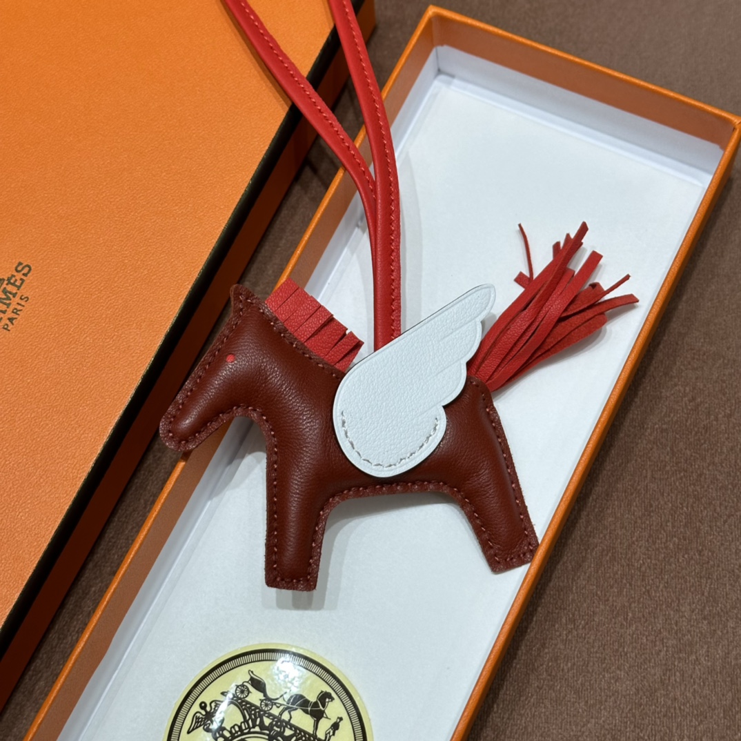 HERMES 爱马仕 【现货】 小马挂件 46 EBONE乌木色 S5 Rouge Tomate心红色 T0圣杯蓝 现货 进口蜜蜡线 全手工制作