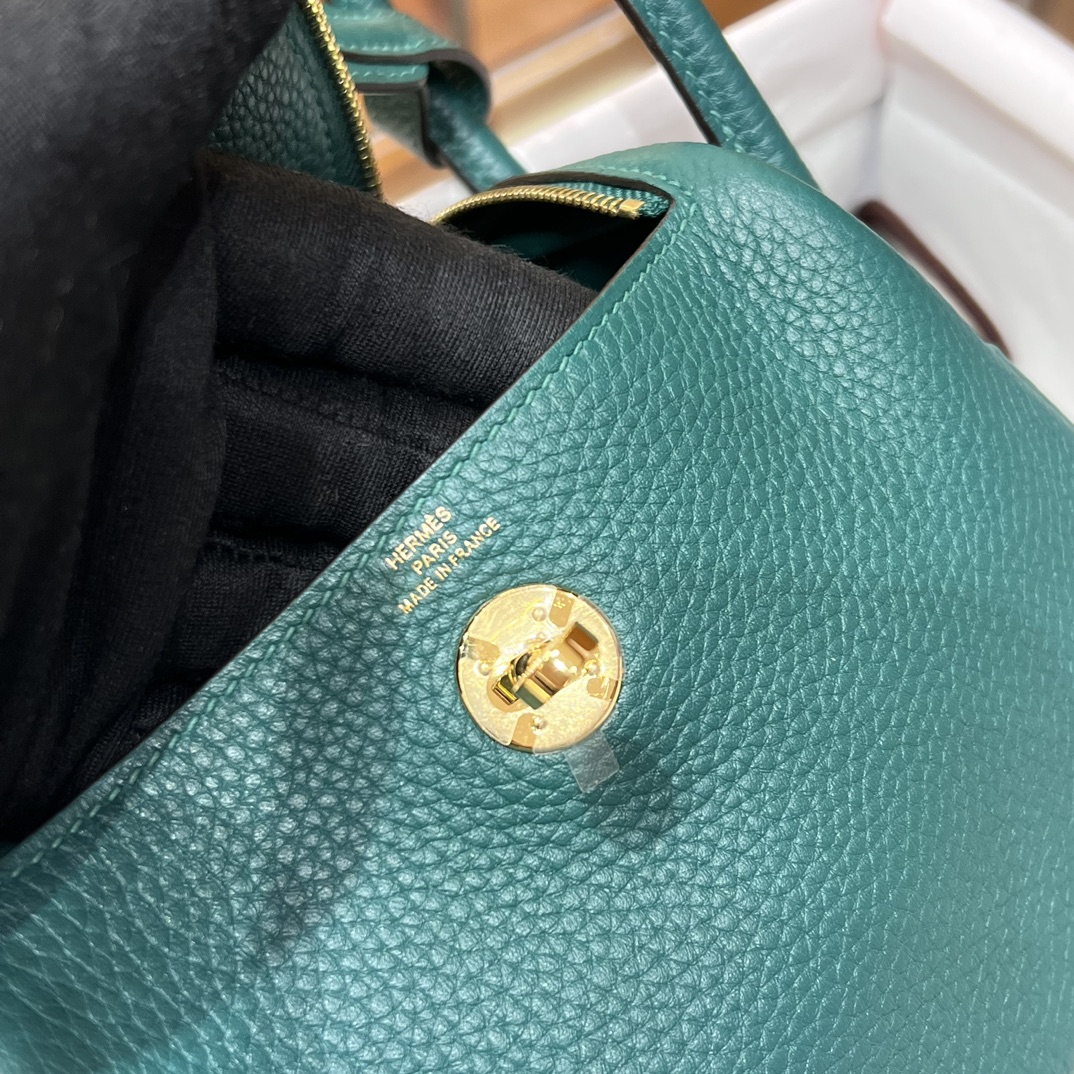 HERMES 爱马仕 【现货】 Mini Lindy 20cm 6Q Vert Emeraude宝石绿 TOGO 现货 进口蜜蜡线 全手工制作