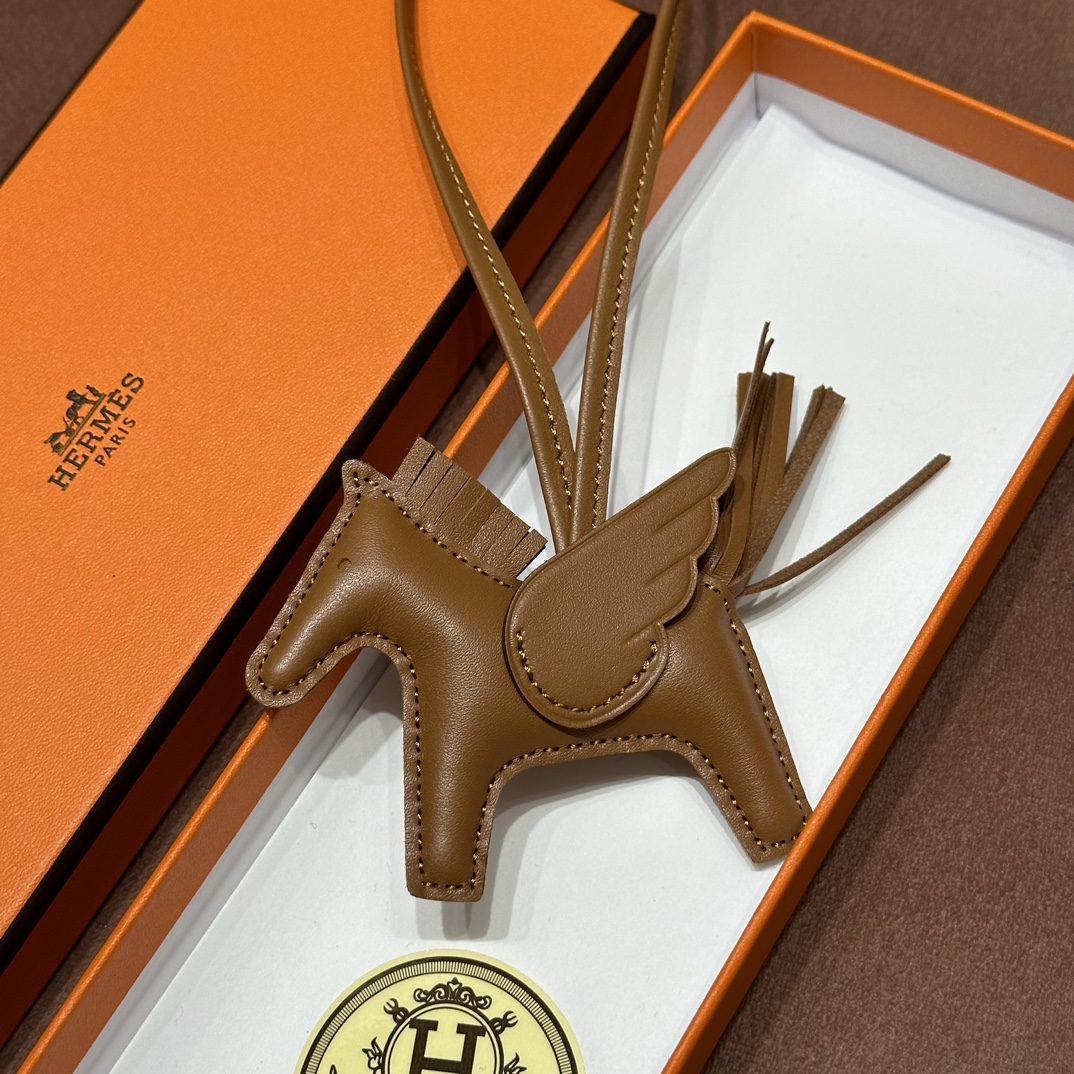 HERMES 爱马仕 【现货】 小马挂件 4B BISCUIT饼干 现货 进口蜜蜡线 全手工制作