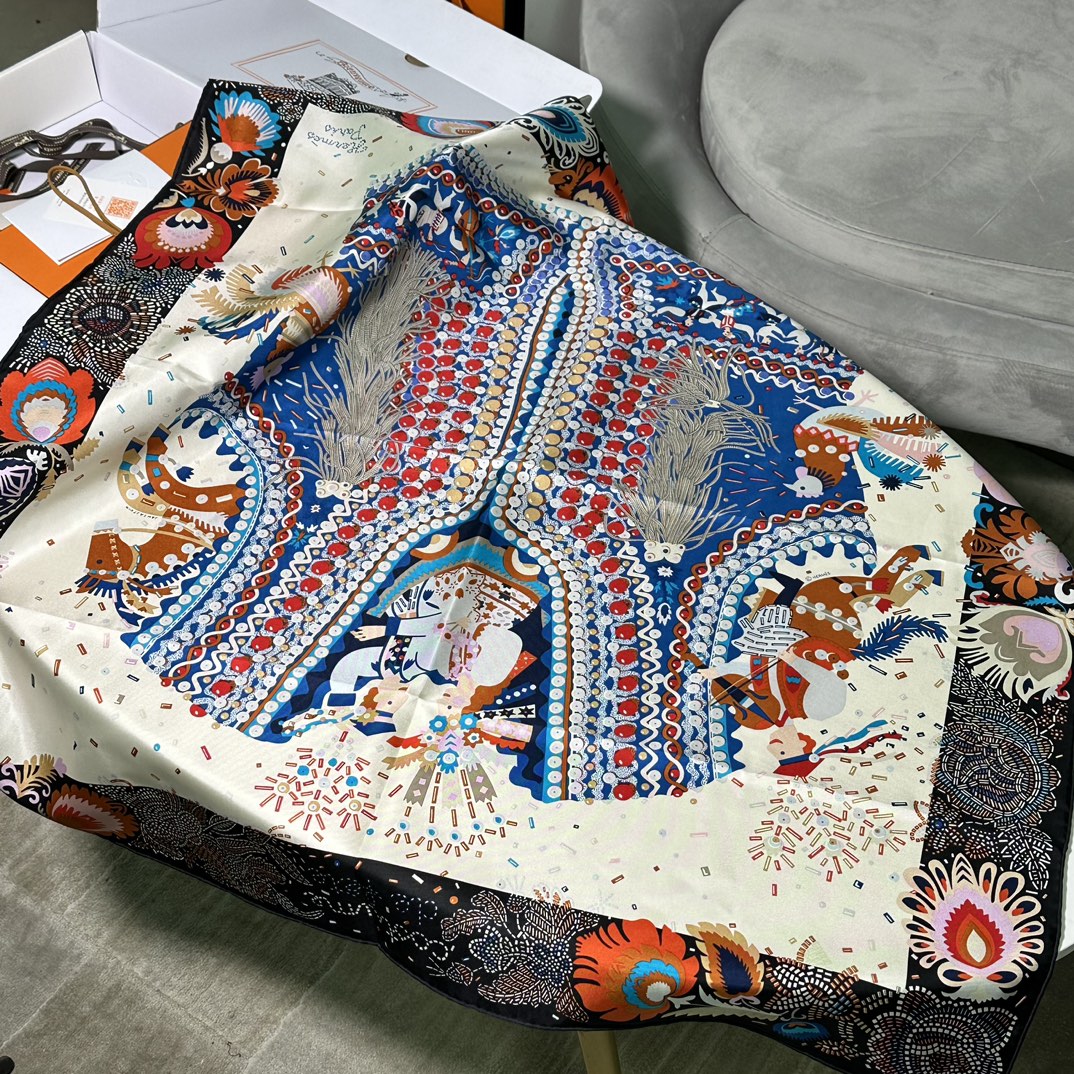 Hermes 2023春夏 New 《华服庆典》 90x90cm 100%斜纹真丝