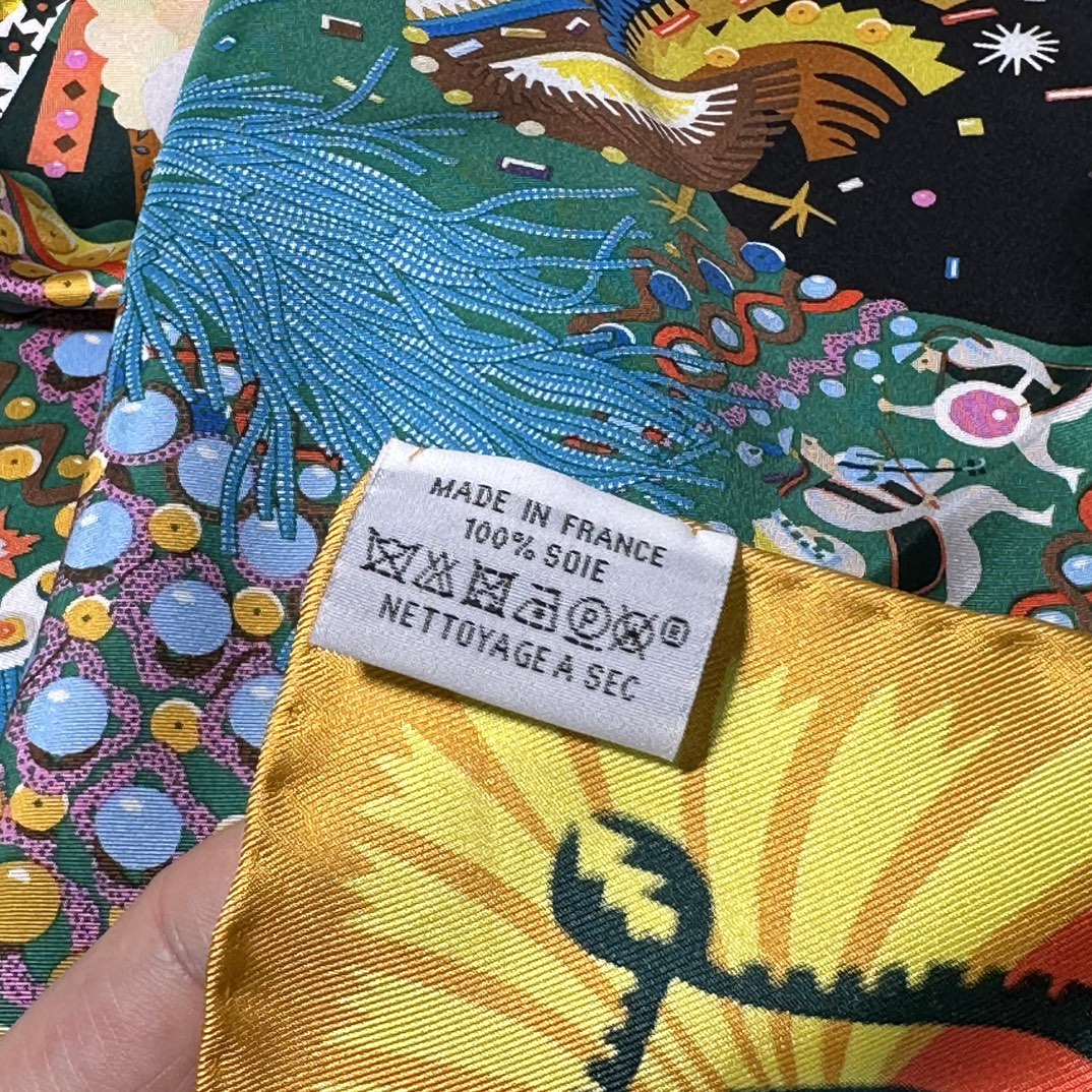 Hermes 2023春夏 New 《华服庆典》 90x90cm 100%斜纹真丝