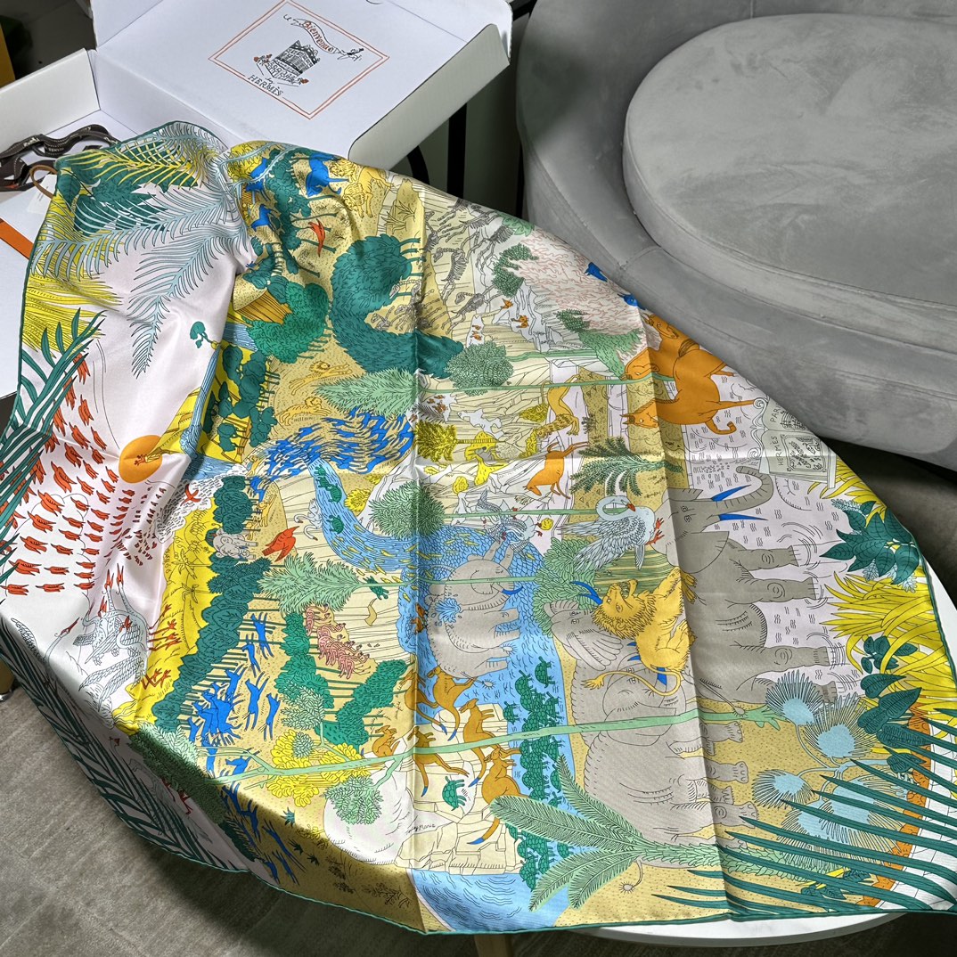 Hermes 《动物狂欢》 90x90cm 100%斜纹真丝 18mm【双面高定】专柜克重 精致手工卷边