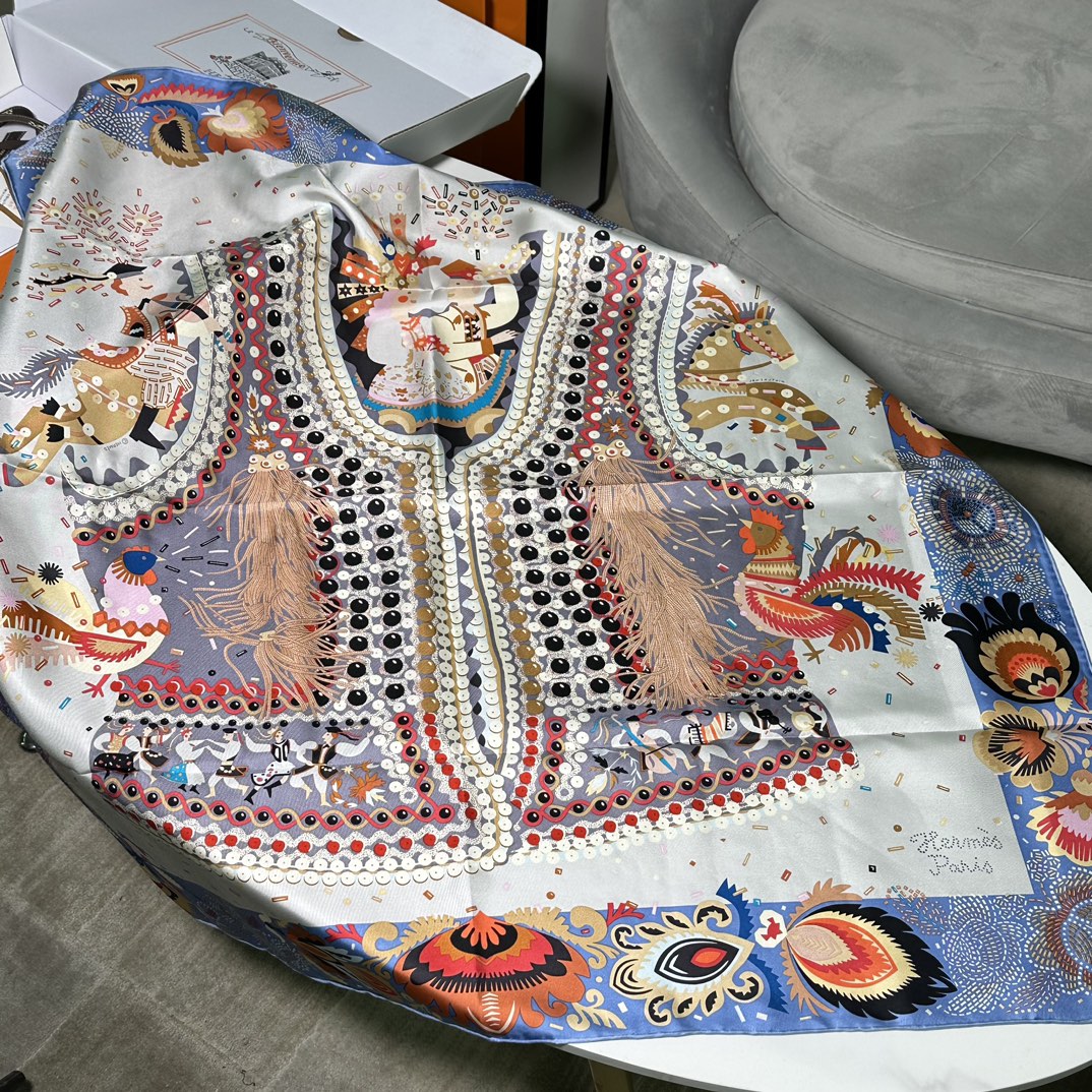 Hermes 2023春夏 New 《华服庆典》90x90cm 100%斜纹真丝