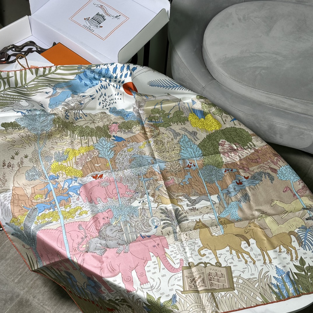 Hermes《动物狂欢》90x90cm 100%斜纹真丝 18mm【双面高定】专柜克重 精致手工卷边