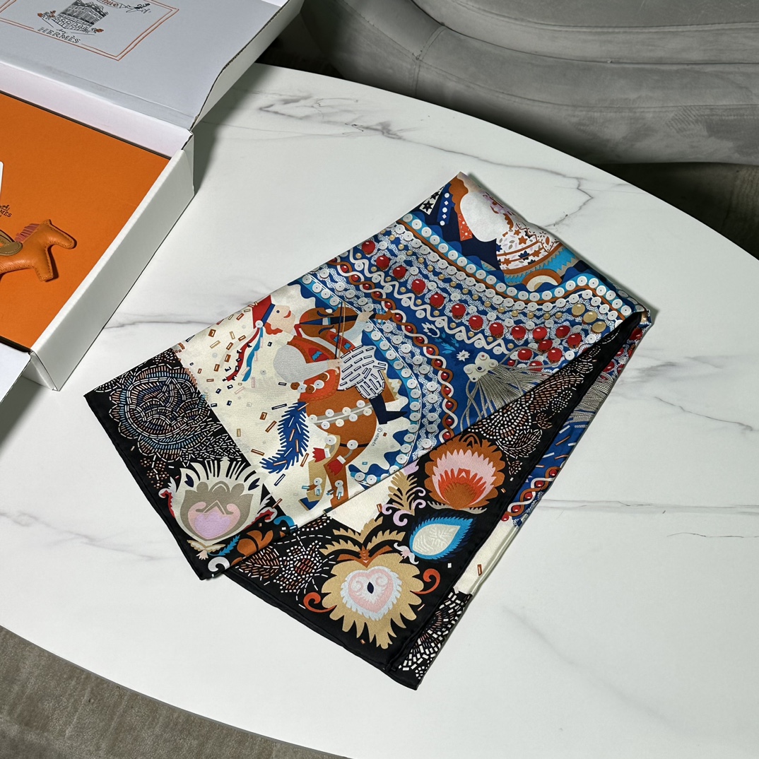 Hermes 2023春夏 New 《华服庆典》 90x90cm 100%斜纹真丝