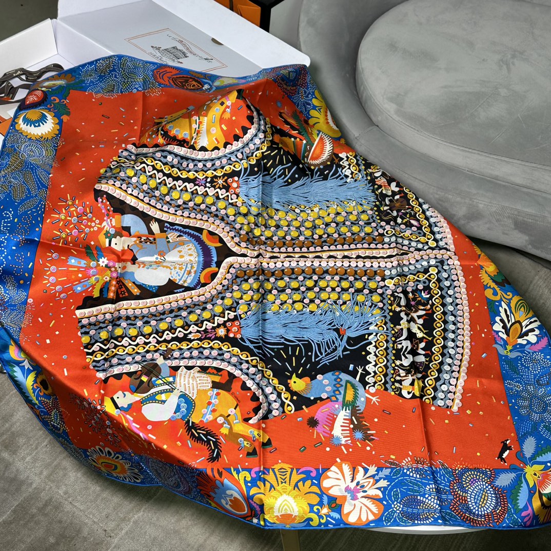 Hermes 2023春夏 New 《华服庆典》90x90cm 100%斜纹真丝