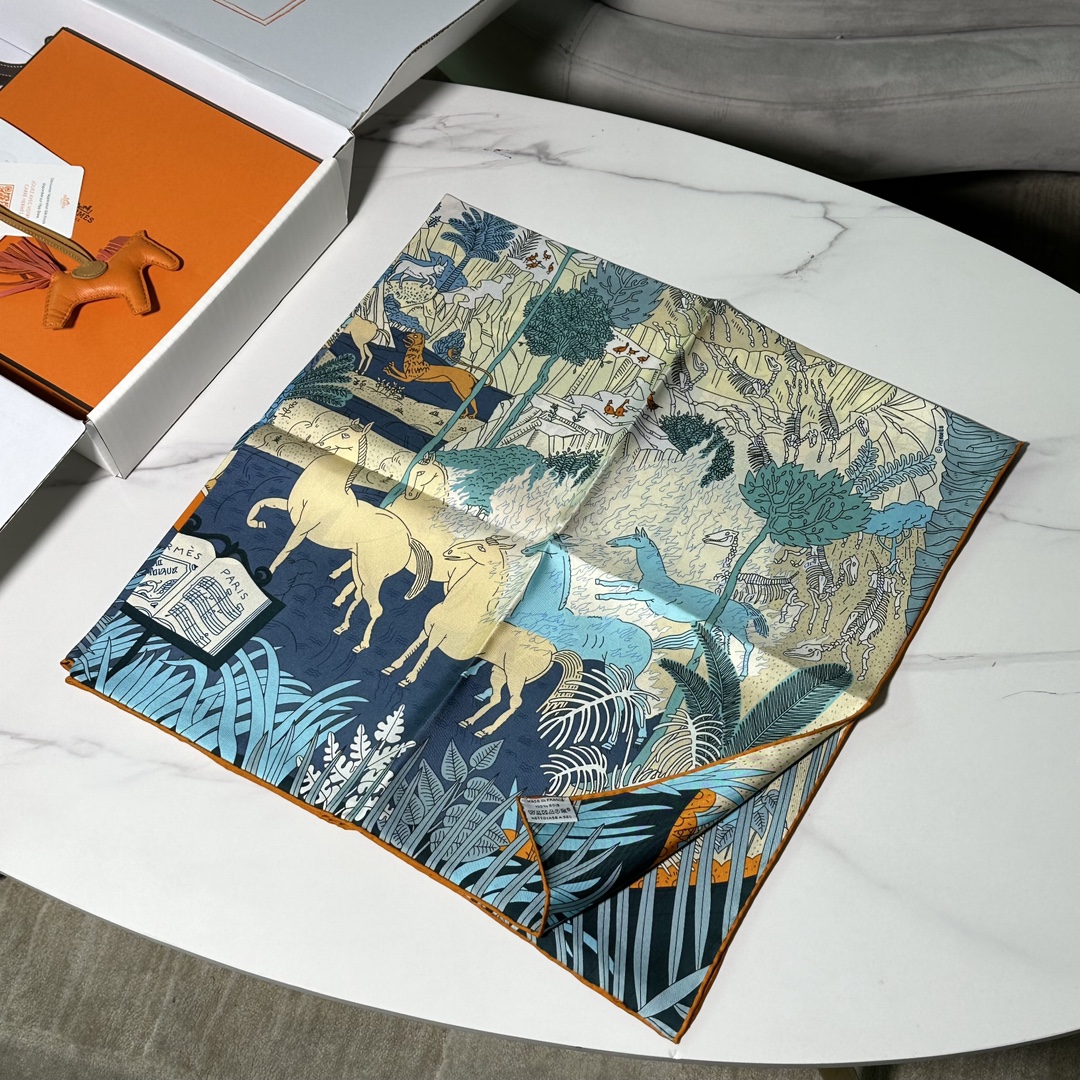 Hermes 《动物狂欢》 90x90cm 100%斜纹真丝 18mm【双面高定】专柜克重 精致手工卷边