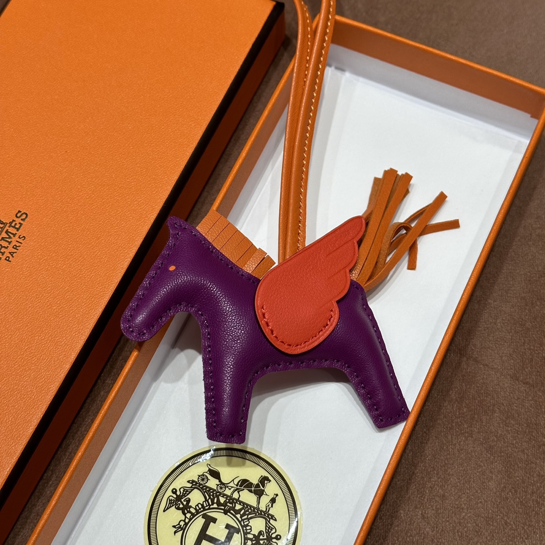 HERMES 爱马仕 【现货】小马挂件 9G Amethyste 水晶紫 93 Orange 橙色 S5 Rouge Tomate 爱心红 现货 进口蜜蜡线 全手工制作