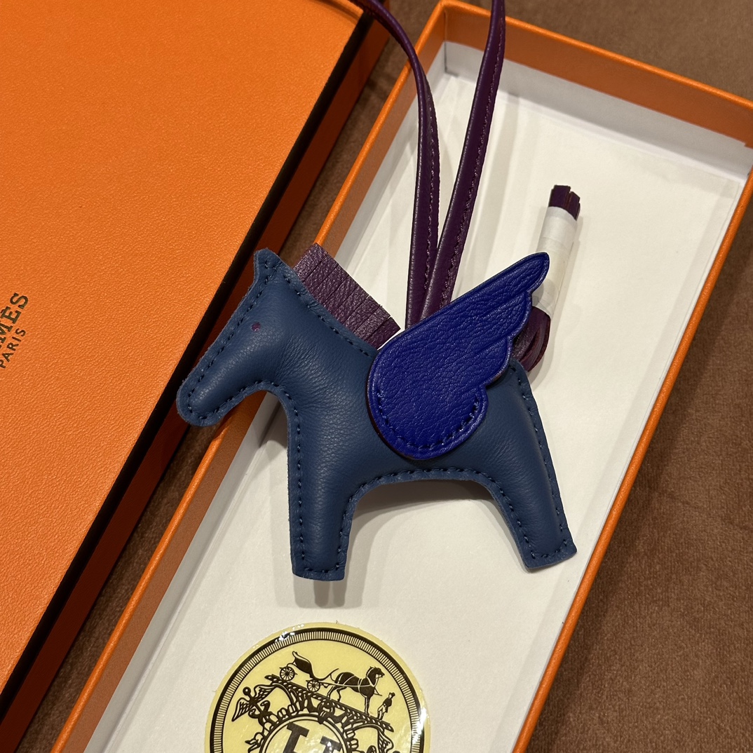 HERMES 爱马仕 【现货】小马挂件 N7 Bleu Tempete风暴蓝 7T Bleu electrique电光蓝 9G Amethyste 水晶紫 现货 进口蜜蜡线 全手工制作