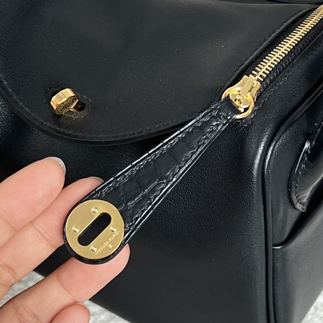 HERMES 爱马仕 【现货】 Mini Lindy 20cm 89 Nior 经典黑 Swift 现货 进口蜜蜡线 全手工制作