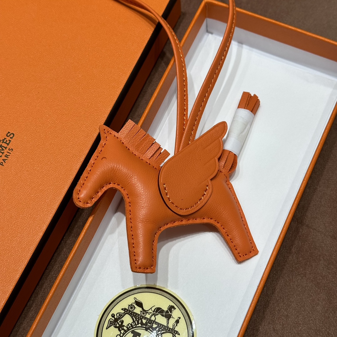 HERMES 爱马仕 【现货】 小马挂件 93 Orange 橙色 现货 进口蜜蜡线 全手工制作