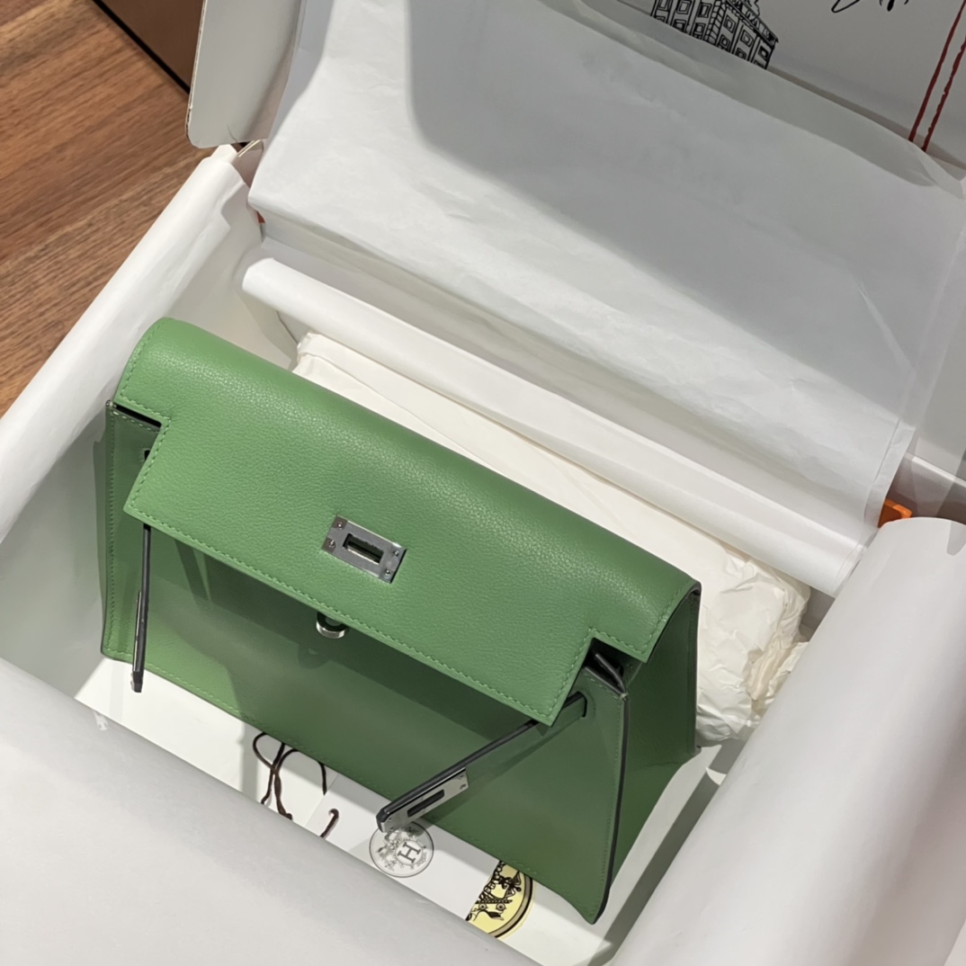 HERMES 爱马仕 Kellydanse 22cm evercolor 3I Vert Criquet 牛油果绿 进口蜜蜡线 全手工制作