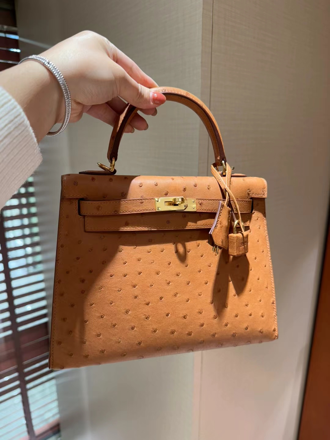 HERMES 爱马仕 Kelly 25 28 Caremel焦糖色 鸵鸟皮 进口蜜蜡线 全手工制作